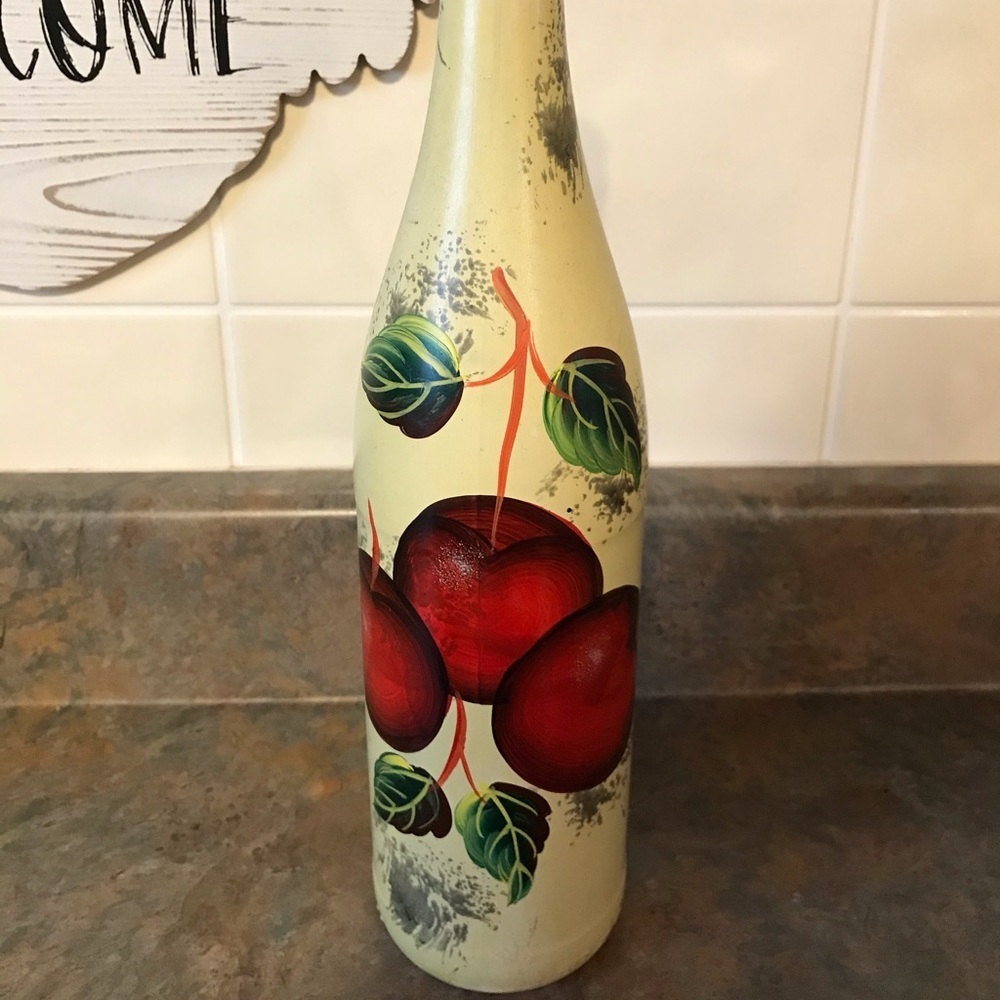 Hand painted wine bottle with apples - Picture 1 of 5